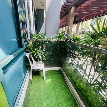 One Palm Tree Villas Condominium - Studio 2Nd Fl With Balcony - Across Terminal 3 Airport Pasay Extérieur photo