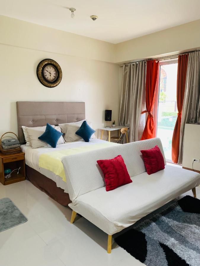 One Palm Tree Villas Condominium - Studio 2Nd Fl With Balcony - Across Terminal 3 Airport Pasay Extérieur photo