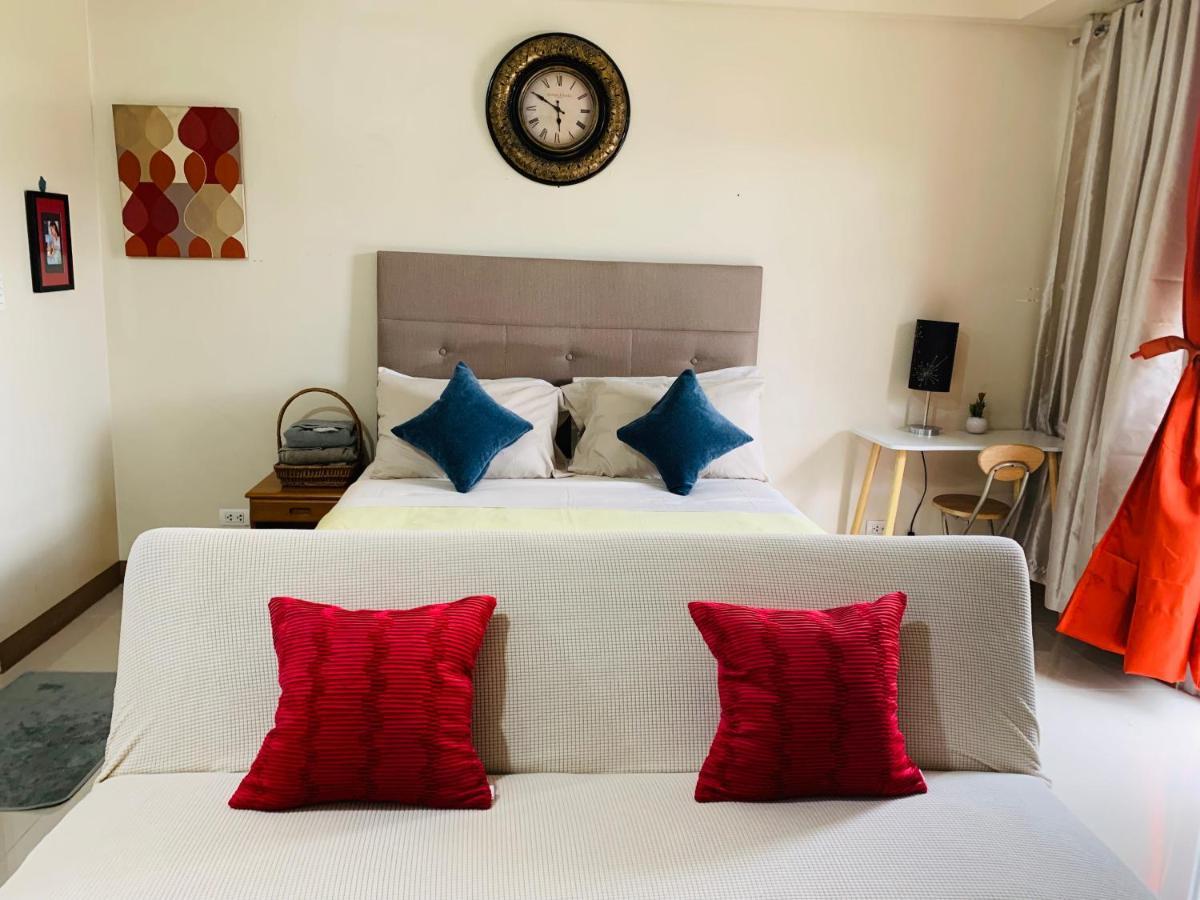 One Palm Tree Villas Condominium - Studio 2Nd Fl With Balcony - Across Terminal 3 Airport Pasay Extérieur photo