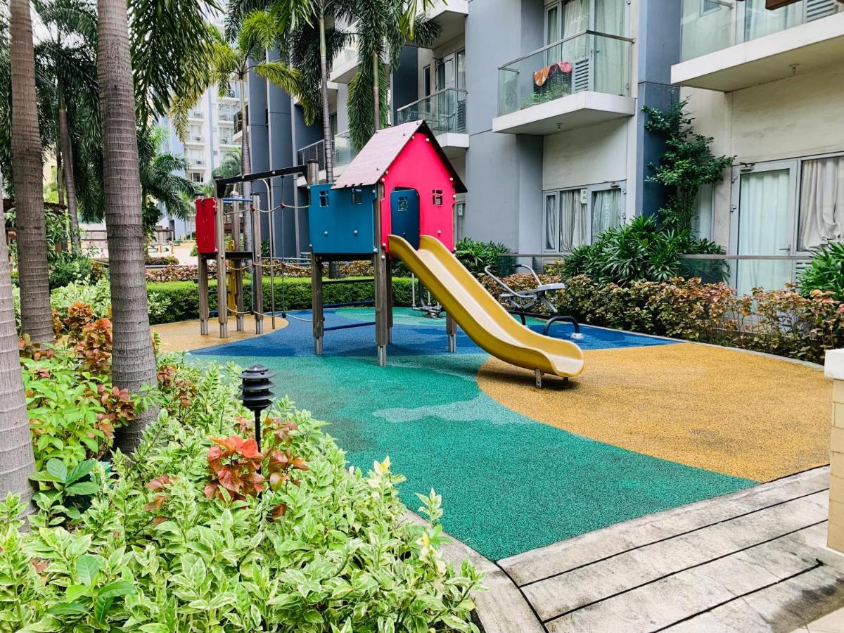 One Palm Tree Villas Condominium - Studio 2Nd Fl With Balcony - Across Terminal 3 Airport Pasay Extérieur photo