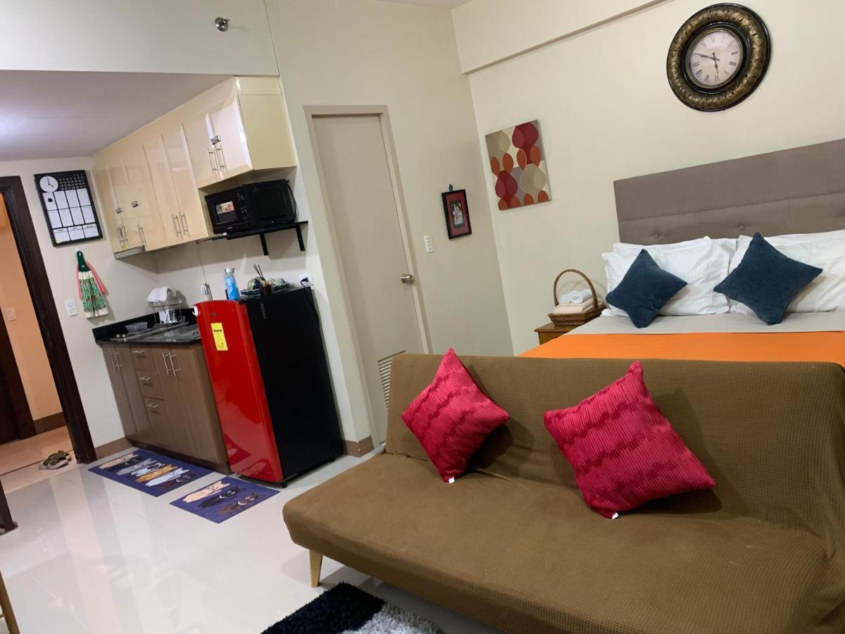 One Palm Tree Villas Condominium - Studio 2Nd Fl With Balcony - Across Terminal 3 Airport Pasay Extérieur photo