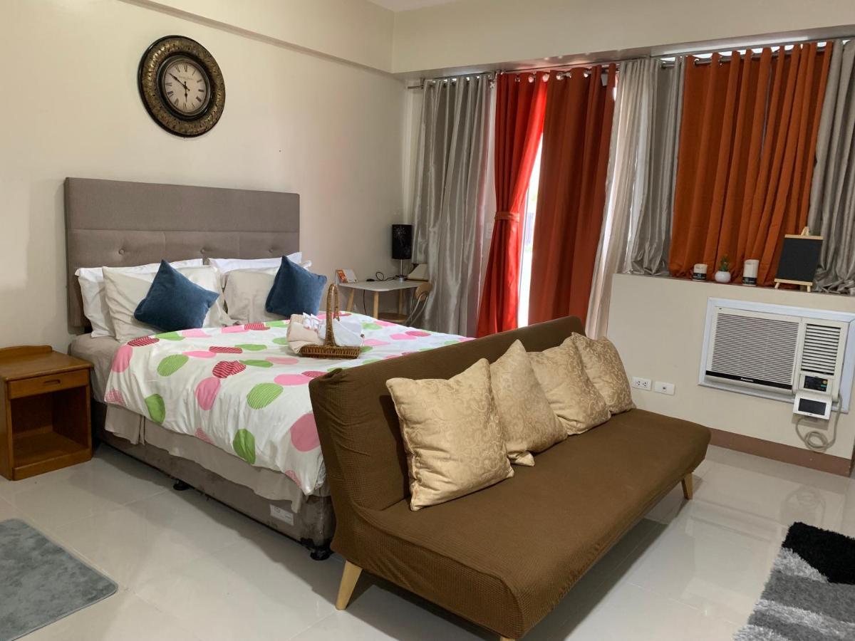 One Palm Tree Villas Condominium - Studio 2Nd Fl With Balcony - Across Terminal 3 Airport Pasay Extérieur photo