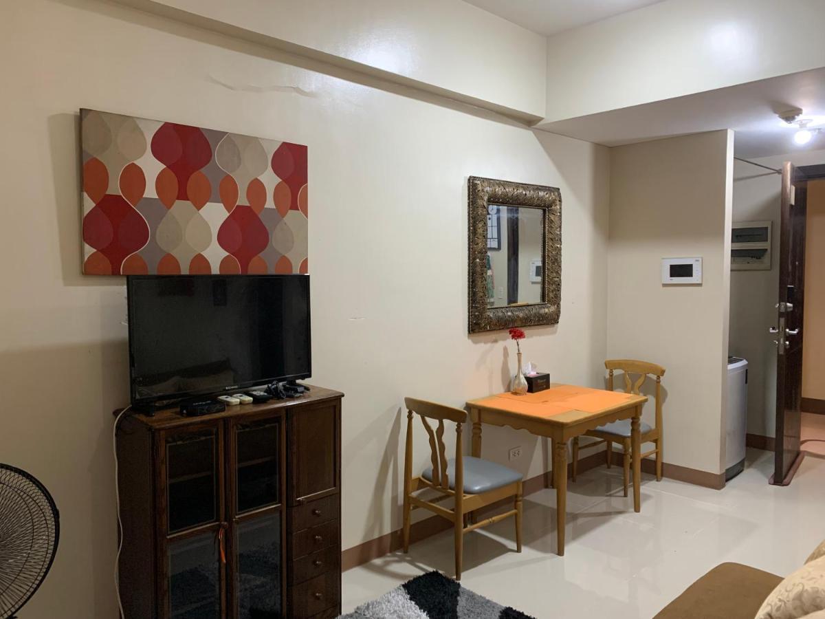 One Palm Tree Villas Condominium - Studio 2Nd Fl With Balcony - Across Terminal 3 Airport Pasay Extérieur photo