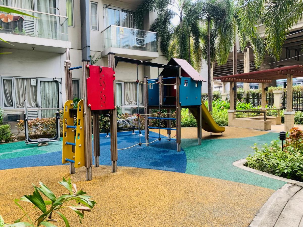 One Palm Tree Villas Condominium - Studio 2Nd Fl With Balcony - Across Terminal 3 Airport Pasay Extérieur photo