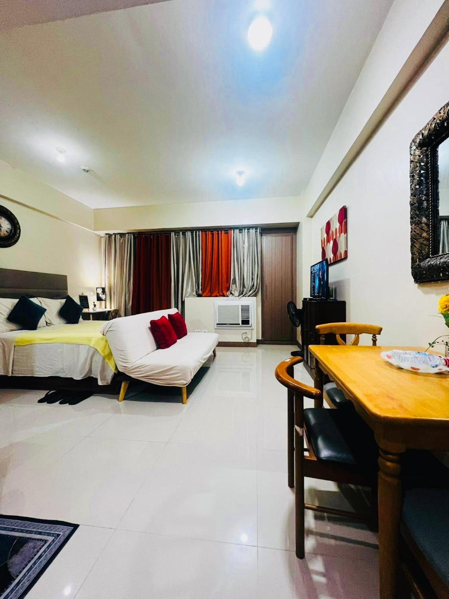 One Palm Tree Villas Condominium - Studio 2Nd Fl With Balcony - Across Terminal 3 Airport Pasay Extérieur photo