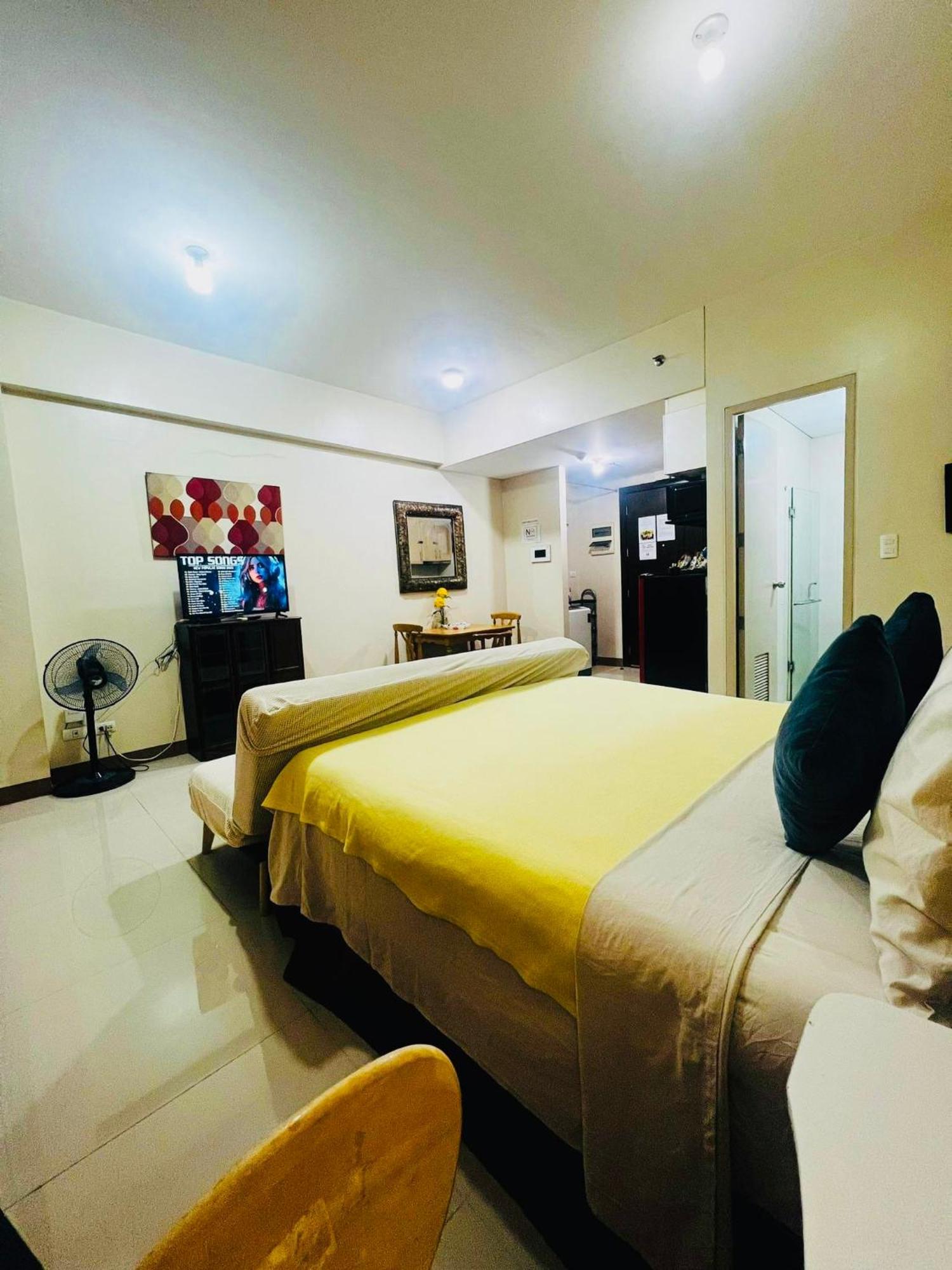 One Palm Tree Villas Condominium - Studio 2Nd Fl With Balcony - Across Terminal 3 Airport Pasay Extérieur photo