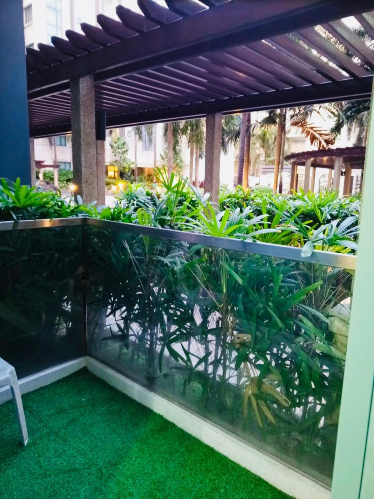 One Palm Tree Villas Condominium - Studio 2Nd Fl With Balcony - Across Terminal 3 Airport Pasay Extérieur photo