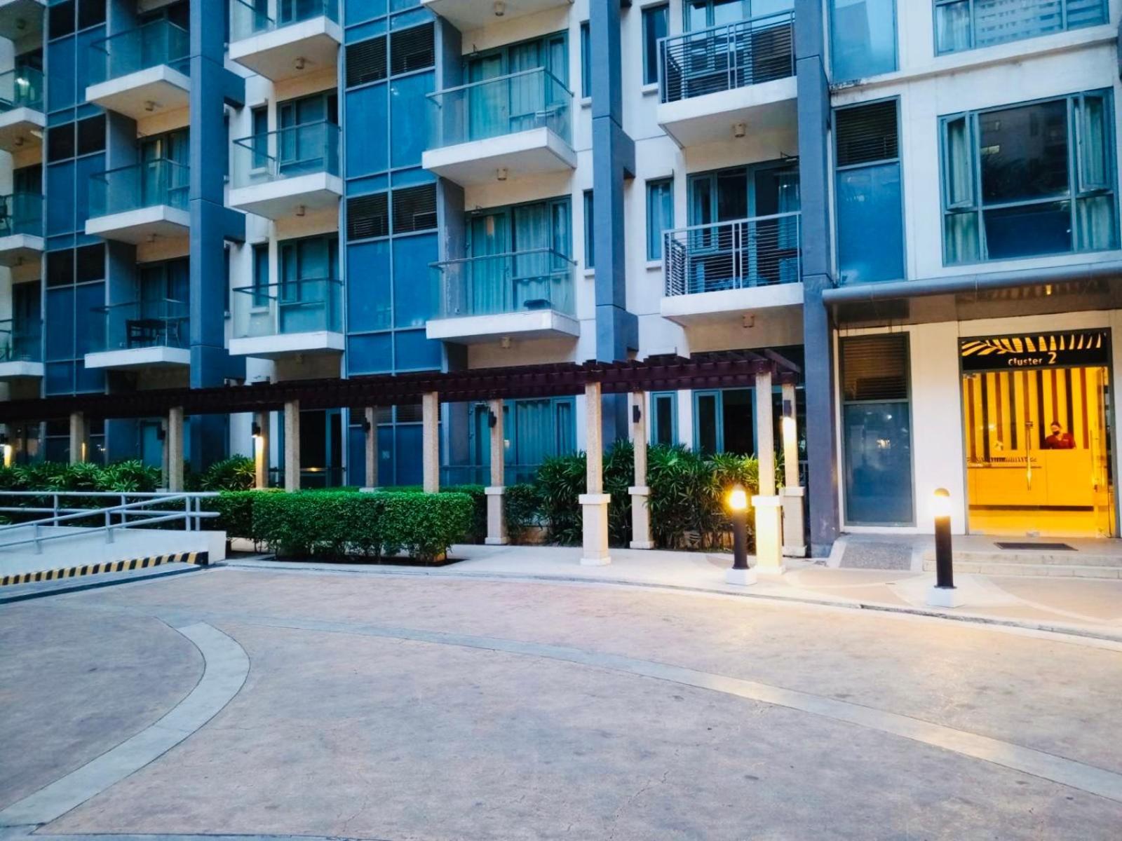 One Palm Tree Villas Condominium - Studio 2Nd Fl With Balcony - Across Terminal 3 Airport Pasay Extérieur photo