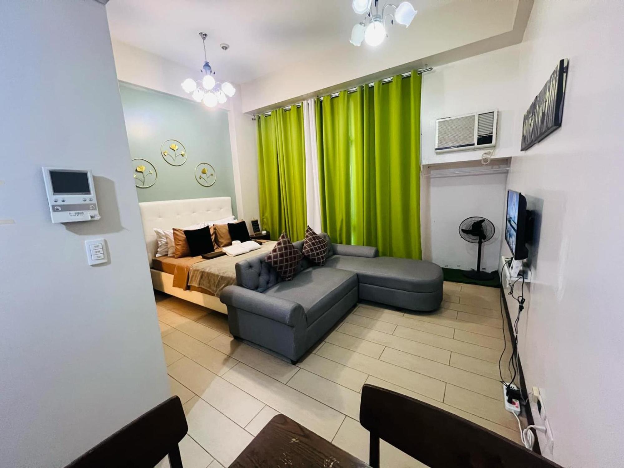 One Palm Tree Villas Condominium - Studio 2Nd Fl With Balcony - Across Terminal 3 Airport Pasay Extérieur photo