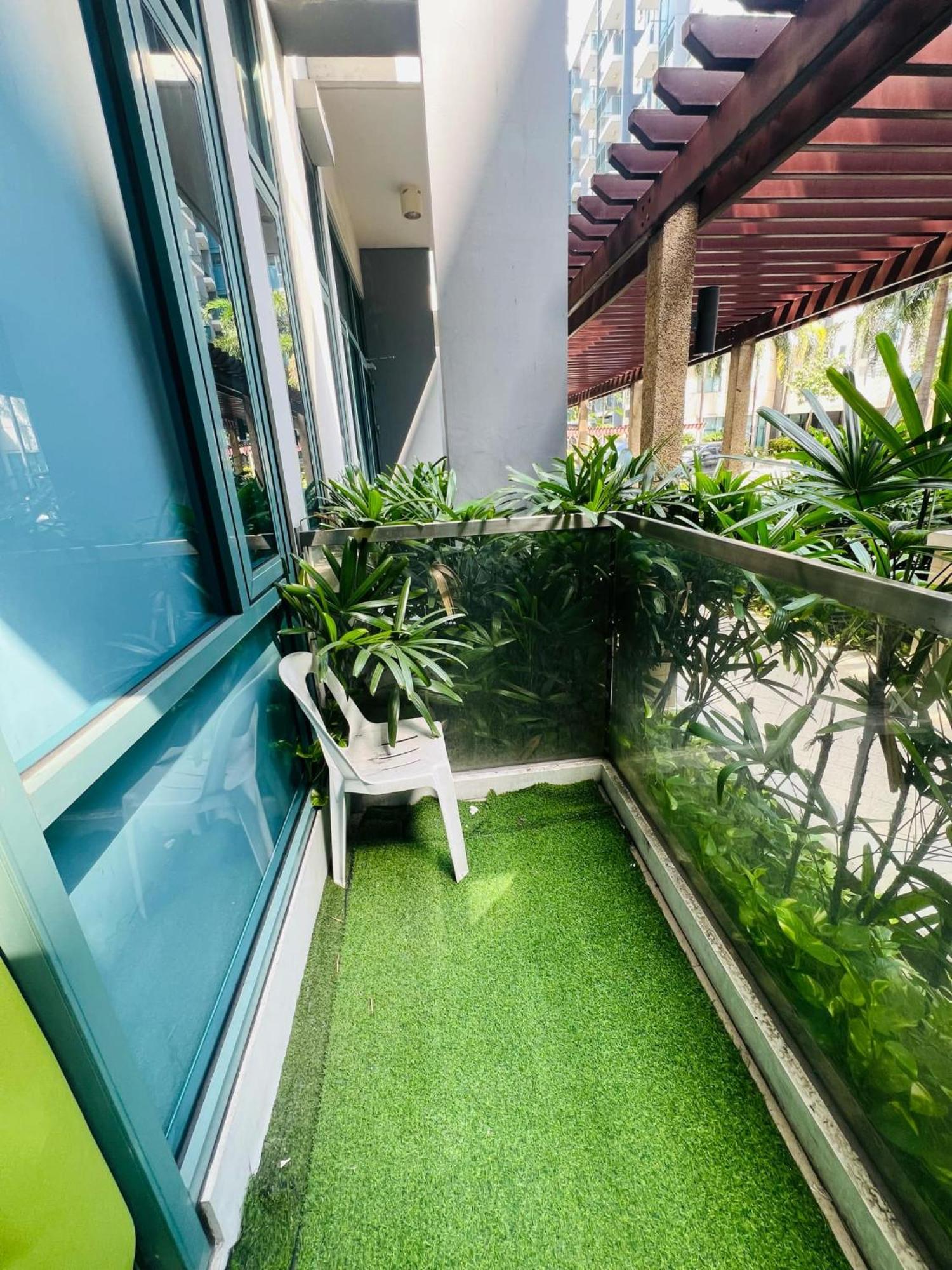 One Palm Tree Villas Condominium - Studio 2Nd Fl With Balcony - Across Terminal 3 Airport Pasay Extérieur photo