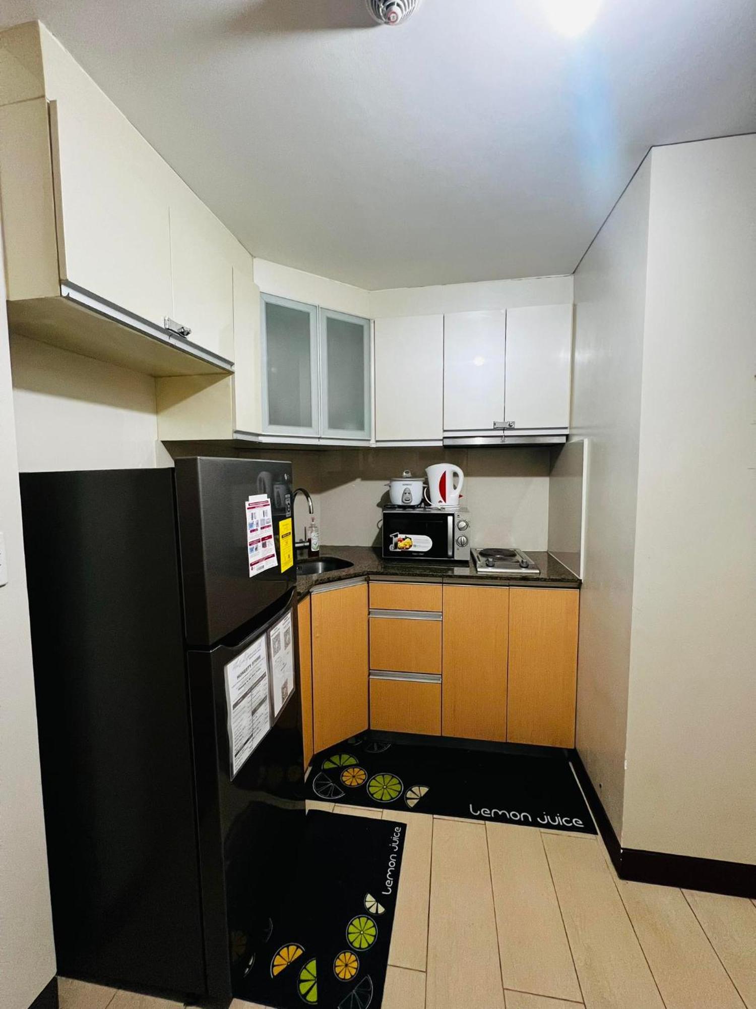 One Palm Tree Villas Condominium - Studio 2Nd Fl With Balcony - Across Terminal 3 Airport Pasay Extérieur photo