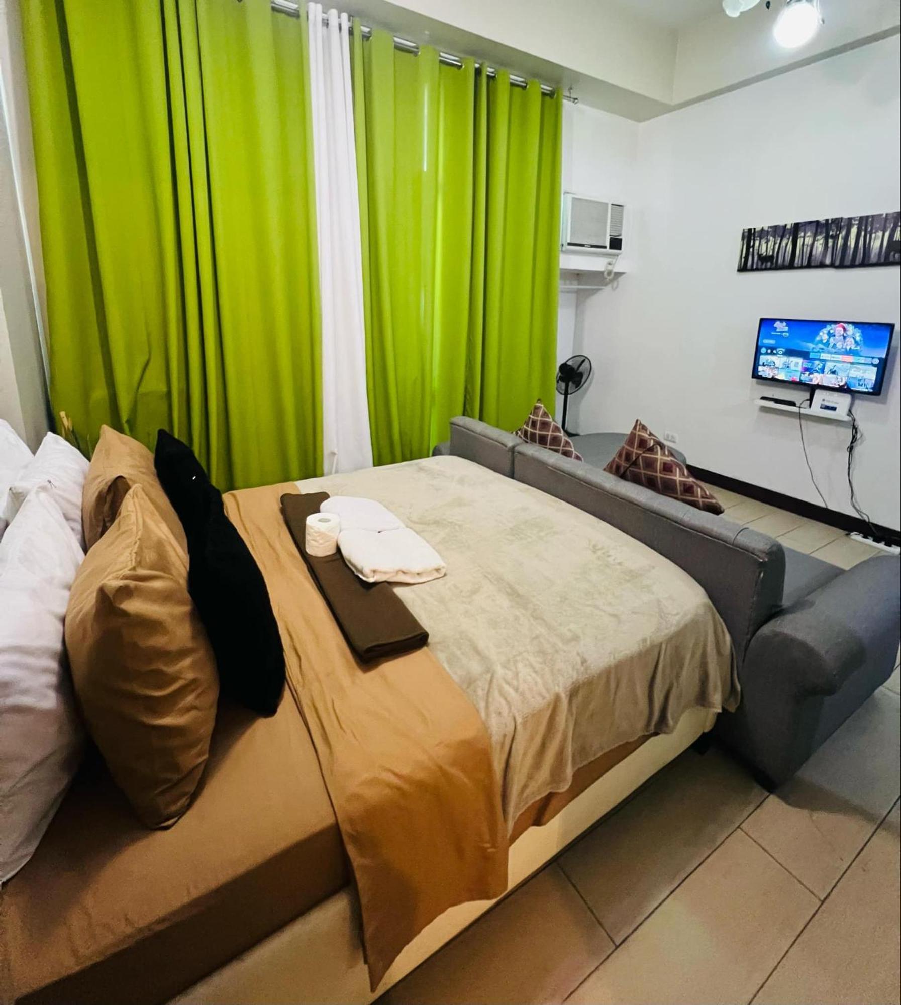 One Palm Tree Villas Condominium - Studio 2Nd Fl With Balcony - Across Terminal 3 Airport Pasay Extérieur photo