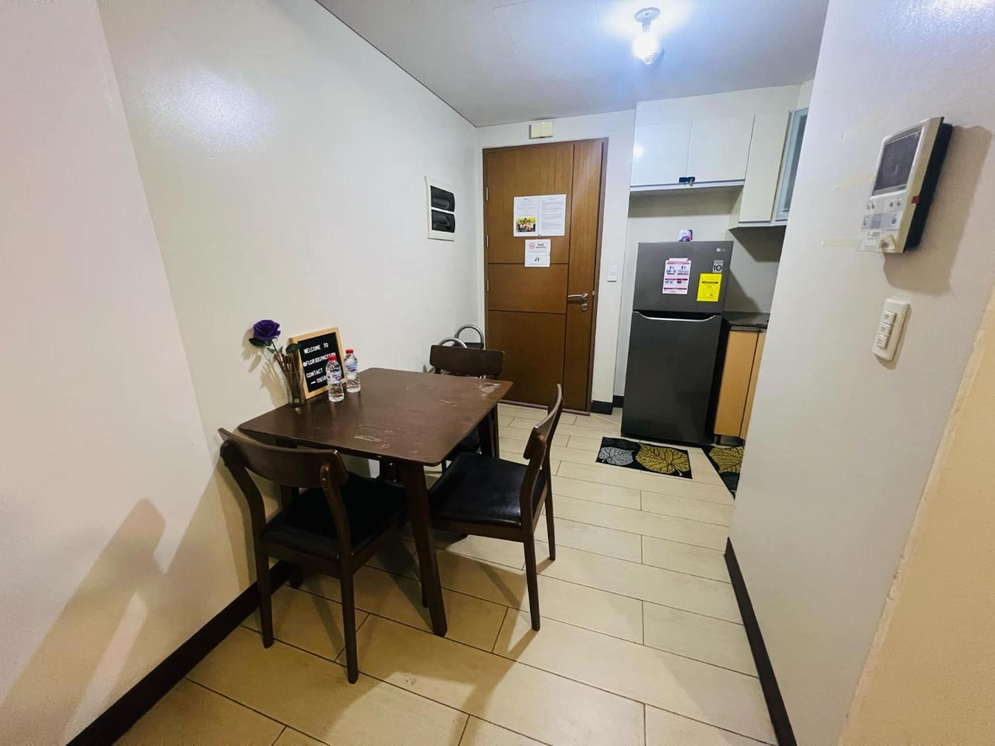 One Palm Tree Villas Condominium - Studio 2Nd Fl With Balcony - Across Terminal 3 Airport Pasay Extérieur photo